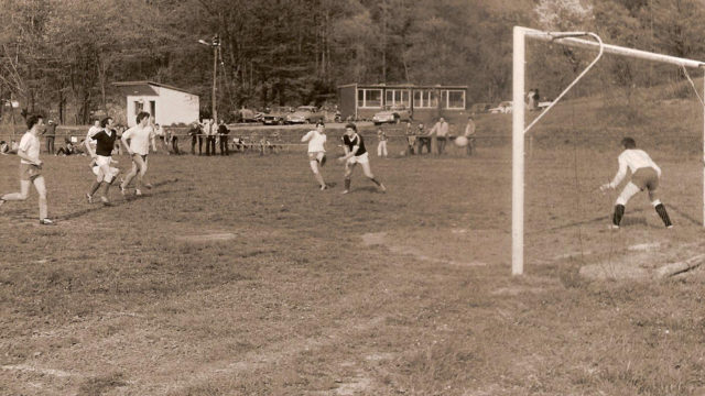 Film S historií v zádech online ke zhlédnutí